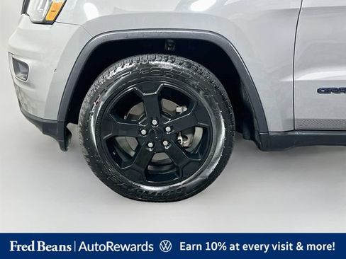 Used 2019 Jeep Grand Cherokee Laredo AWD/4WD image 36