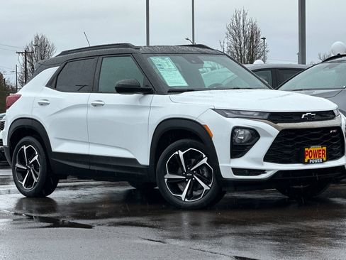 Used 2021 Chevrolet TrailBlazer RS w/ Sun and Liftgate Package image 2