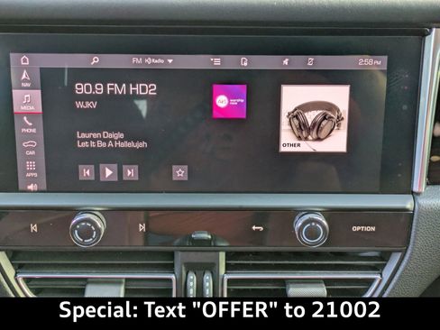 Used 2022 Porsche Macan S image 21