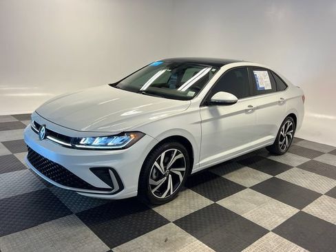 Certified 2025 Volkswagen Jetta SEL FWD image 3