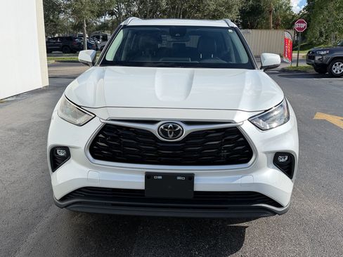 Used 2023 Toyota Highlander XLE AWD/4WD image 6
