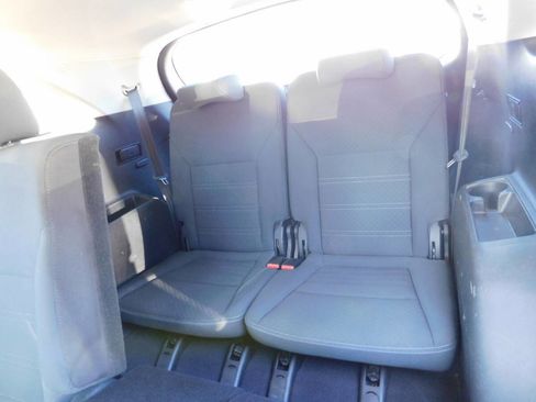 Used 2016 Kia Sorento LX image 6