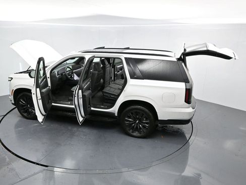 Certified 2025 Cadillac Escalade Sport w/ LPO, ONYX Package AWD/4WD image 50