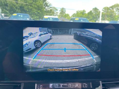 Used 2025 Toyota Sienna XLE FWD image 26