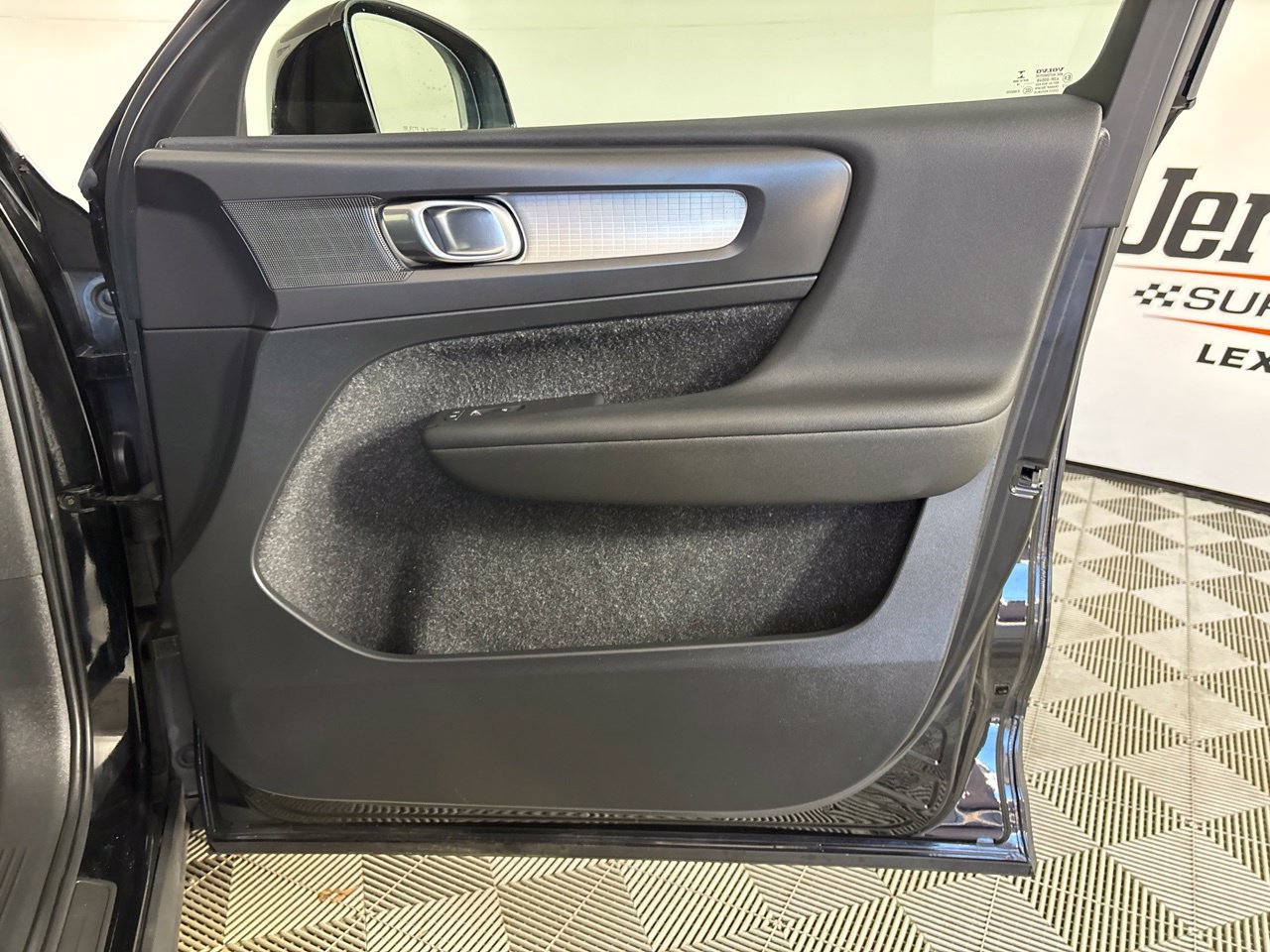 Used 2019 Volvo XC40 T5 Momentum AWD/4WD image 25