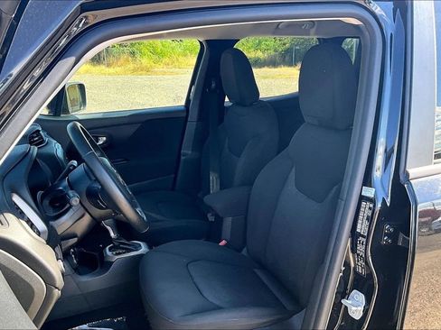 Used 2015 Jeep Renegade Latitude w/ Popular Equipment Group AWD/4WD image 9