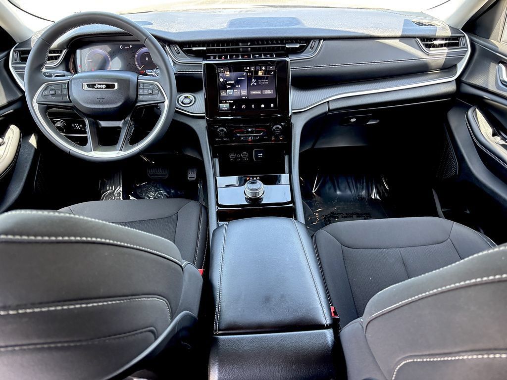 Used 2023 Jeep Grand Cherokee L Laredo AWD/4WD image 21