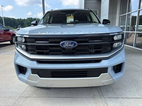 Used 2025 Ford Expedition Platinum w/ Driver's Package AWD/4WD image 11