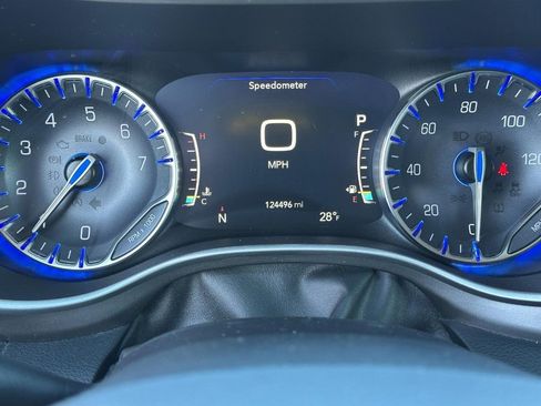 Used 2021 Chrysler Pacifica Touring image 22