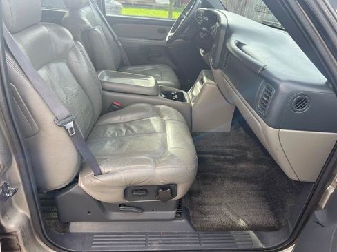 Used 2000 Chevrolet Suburban LS w/ LS Preferred Equipment Group image 8
