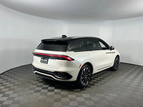 Used 2024 Lincoln Nautilus Reserve image 8