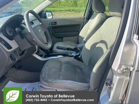 Used 2010 Ford Focus SE FWD image 17