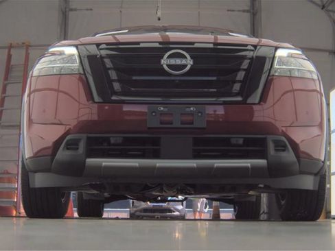 Used 2023 Nissan Pathfinder SL w/ Black Appearance Package AWD/4WD image 4