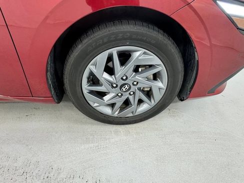 Used 2024 Hyundai Elantra SEL FWD image 9