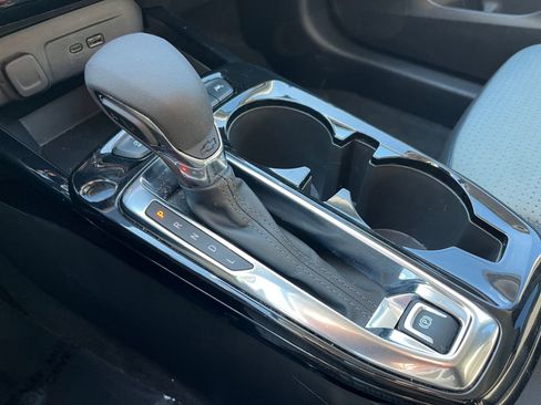 Used 2025 Chevrolet Trax LT image 41