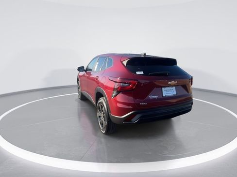 Used 2025 Chevrolet Trax LS image 7