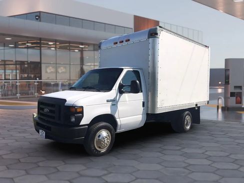 Used 2014 Ford E-350 and Econoline 350 Super Duty RWD image 8