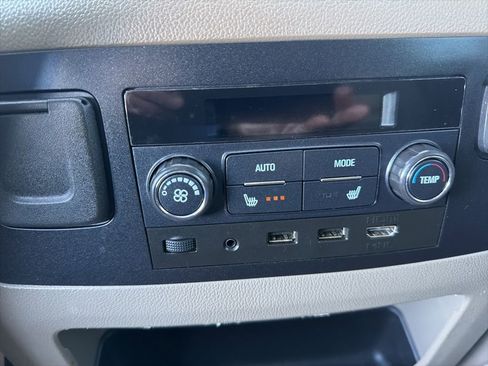 Used 2019 Chevrolet Suburban Premier image 17