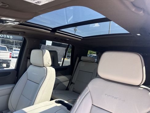 New 2026 GMC Yukon Denali w/ Denali Reserve Package AWD/4WD image 19
