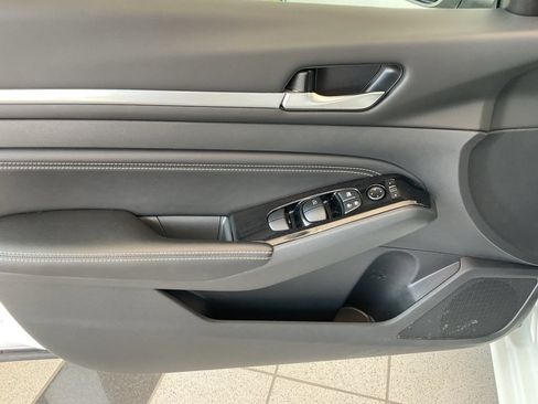 Used 2023 Nissan Altima 2.5 SV w/ SV Premium Package AWD/4WD image 11