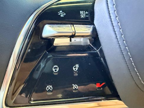 Used 2025 Cadillac Escalade IQ Luxury 2 AWD/4WD image 16