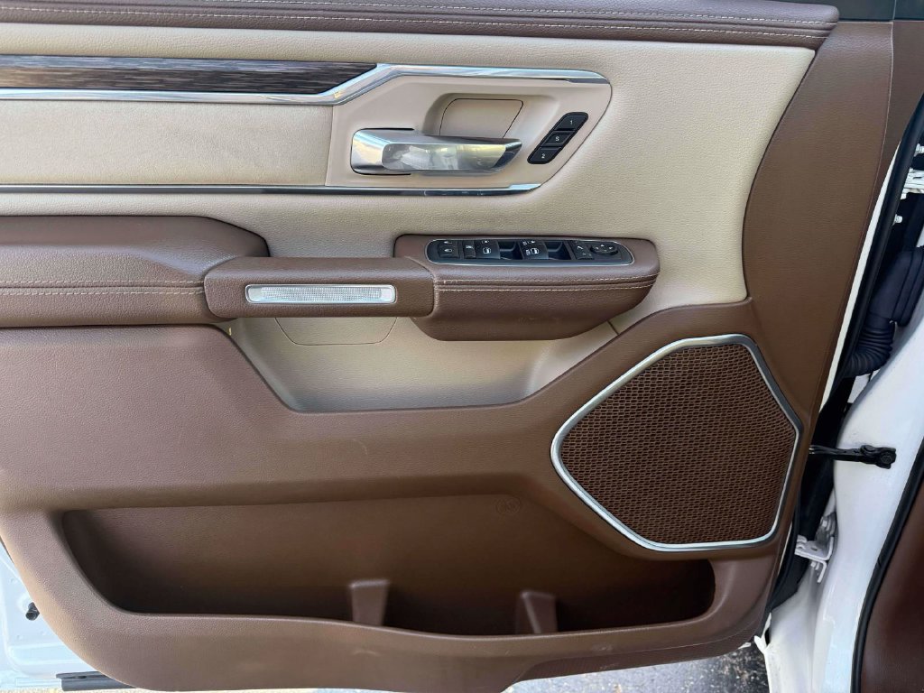 Used 2019 RAM 1500 Laramie AWD/4WD image 14