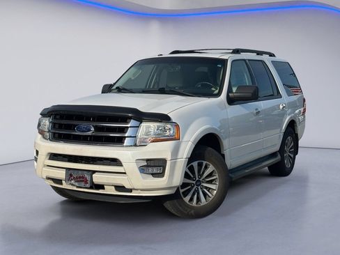 Used 2017 Ford Expedition XLT w/ Equipment Group 202A RWD image 2