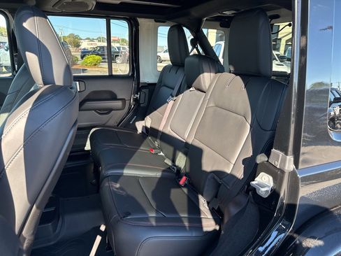 New 2026 Jeep Wrangler Unlimited Rubicon image 19