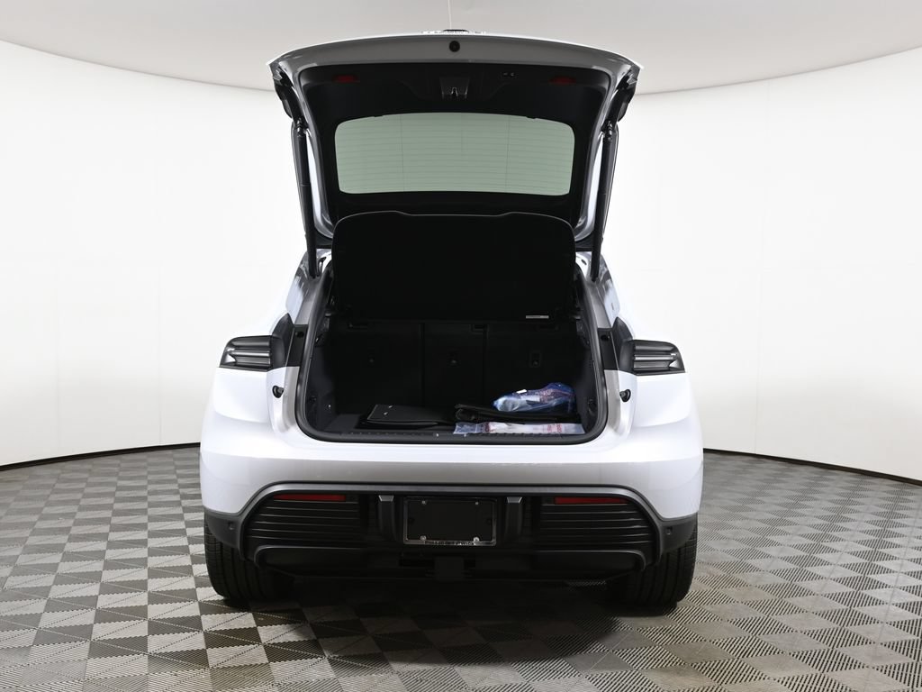 Used 2026 Porsche Macan 4 Electric AWD/4WD image 37