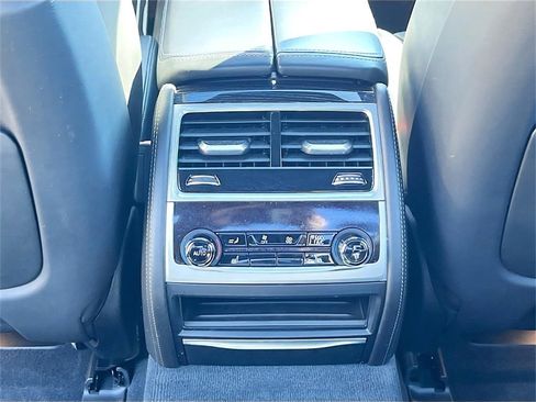 Used 2019 BMW 750i w/ Executive Package image 34