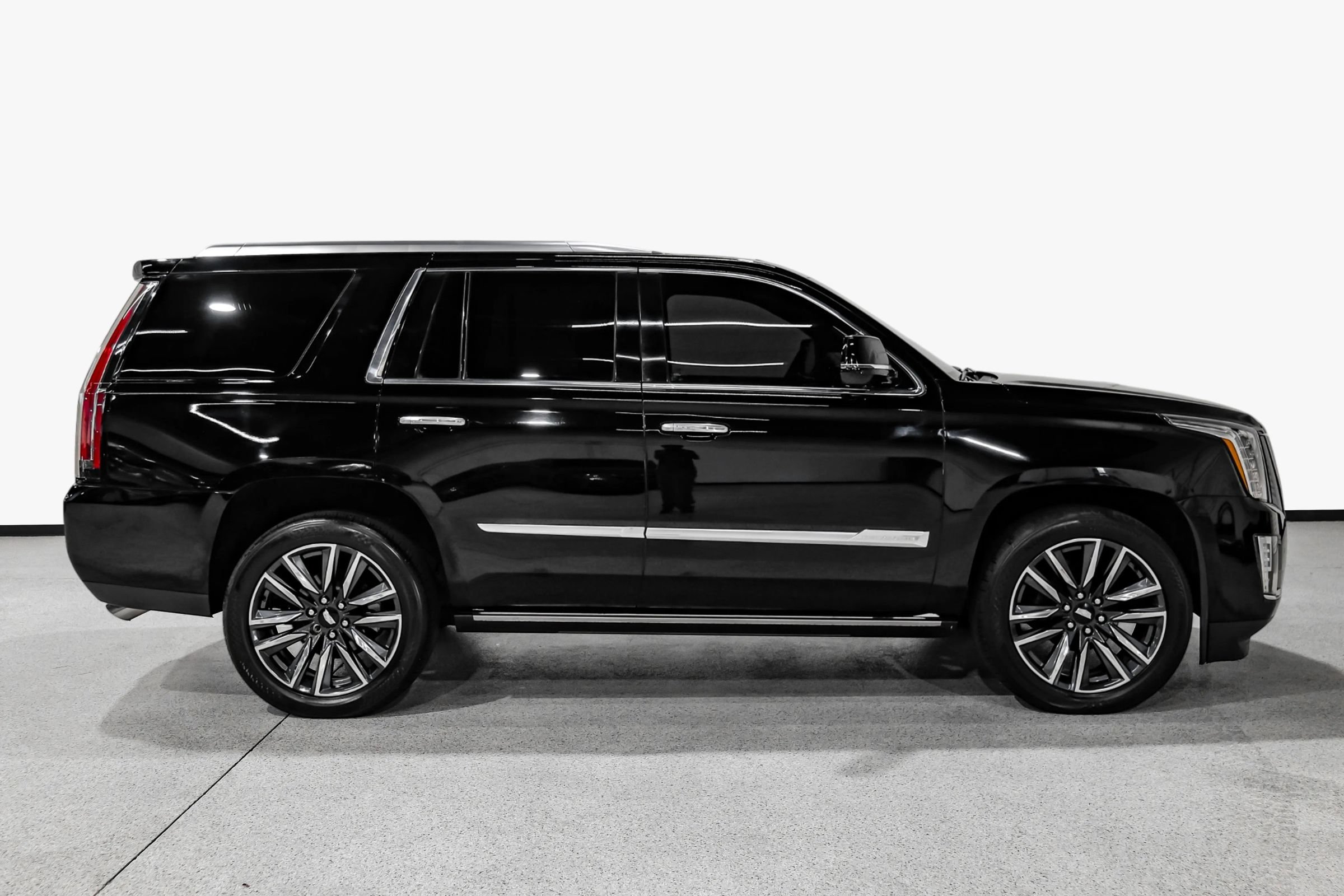Used 2016 Cadillac Escalade Platinum AWD/4WD image 5