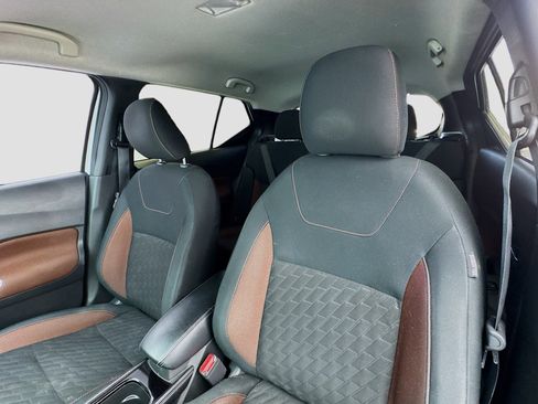 Used 2022 Nissan Kicks SR w/ Interior Electronics Package FWD image 13