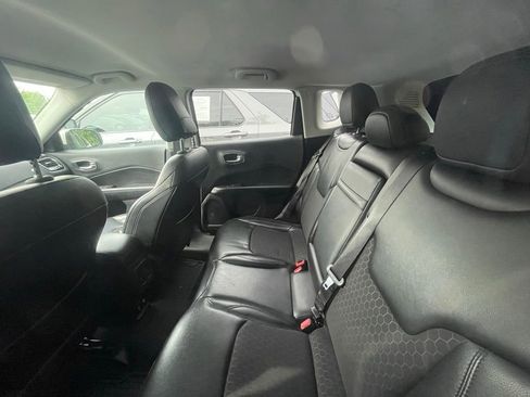 Used 2018 Jeep Compass Latitude w/ Popular Equipment Group AWD/4WD image 5