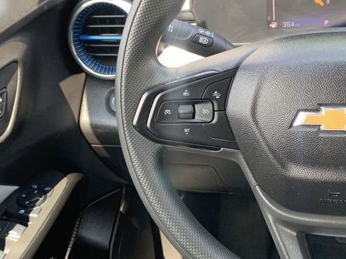 Used 2025 Chevrolet Trax LT w/ Sunroof Package FWD image 13