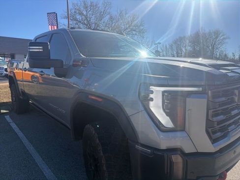 Used 2024 GMC Sierra 2500 AT4X image 8