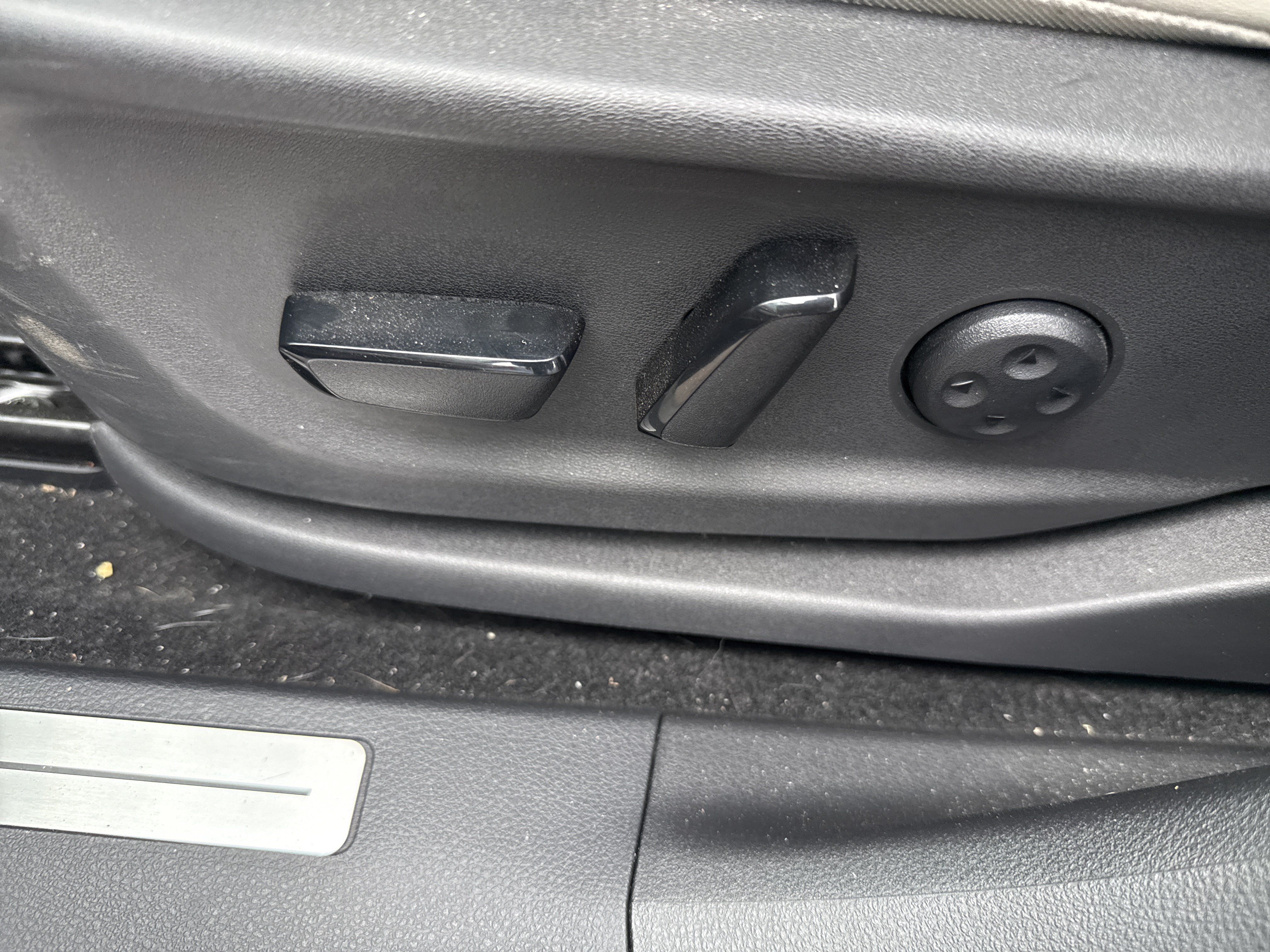 Used 2024 Nissan Ariya AWD image 16
