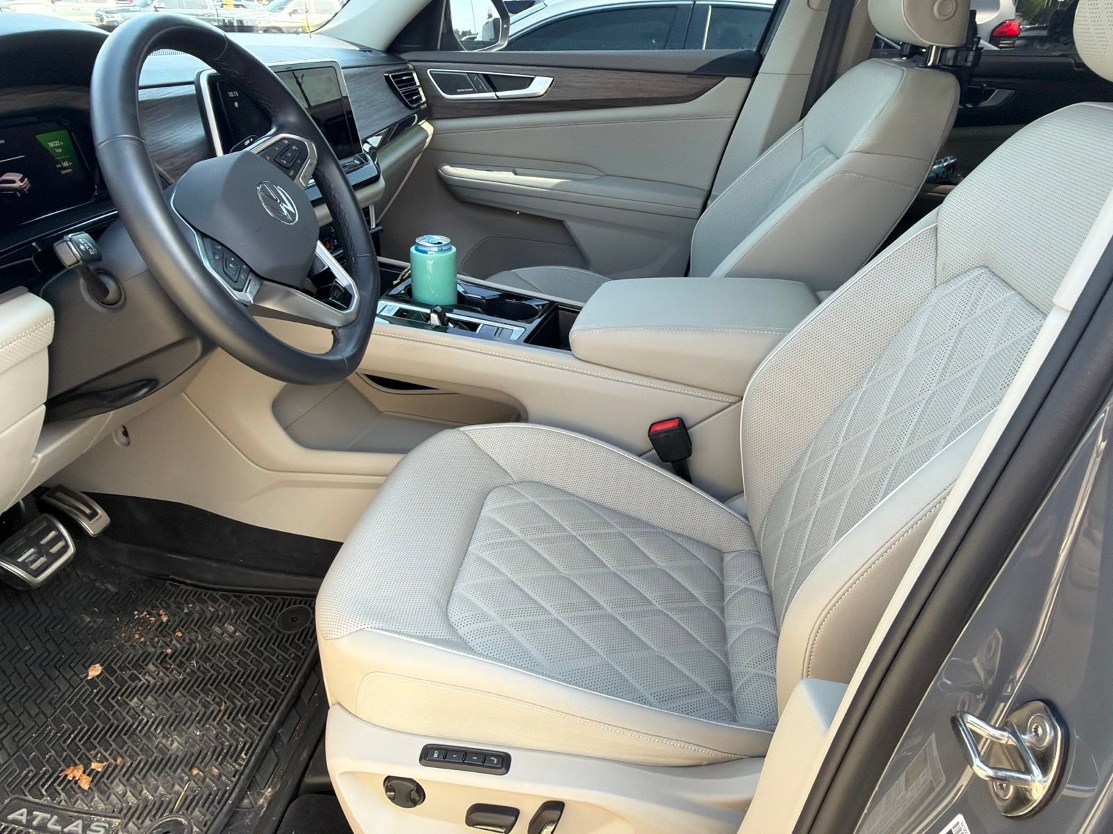 Used 2025 Volkswagen Atlas SEL Premium R-Line AWD/4WD image 2
