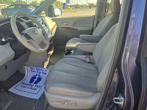 Used 2014 Toyota Sienna XLE FWD image 7