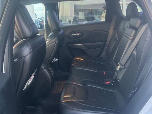 Used 2019 Jeep Cherokee Latitude Plus w/ Comfort/Convenience Group image 7