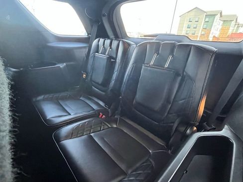 Used 2017 Ford Explorer Platinum image 25