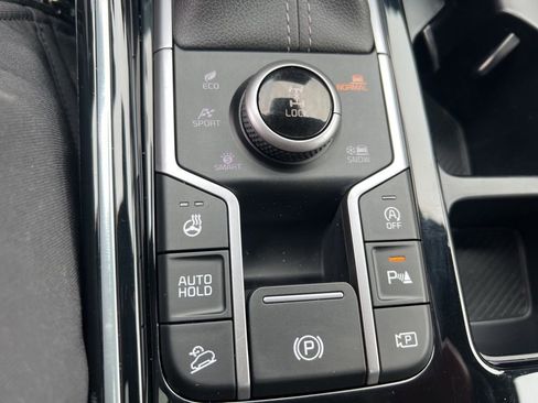 Certified 2025 Kia Sorento SX Prestige w/ Olive Brown Leather Package image 63