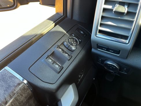 Used 2017 Ford F250 Lariat w/ Lariat Ultimate Package image 24