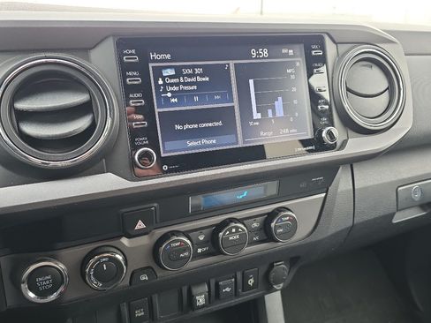 Certified 2021 Toyota Tacoma TRD Off-Road AWD/4WD image 12