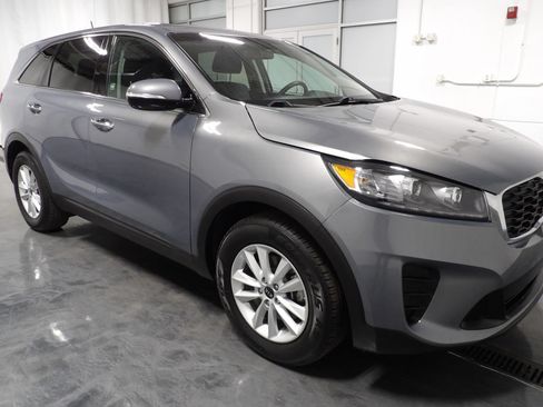 Used 2020 Kia Sorento AWD V6 image 2