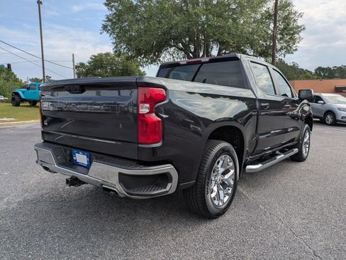 Used 2022 Chevrolet Silverado 1500 LT w/ Z71 Off-Road Package AWD/4WD image 3