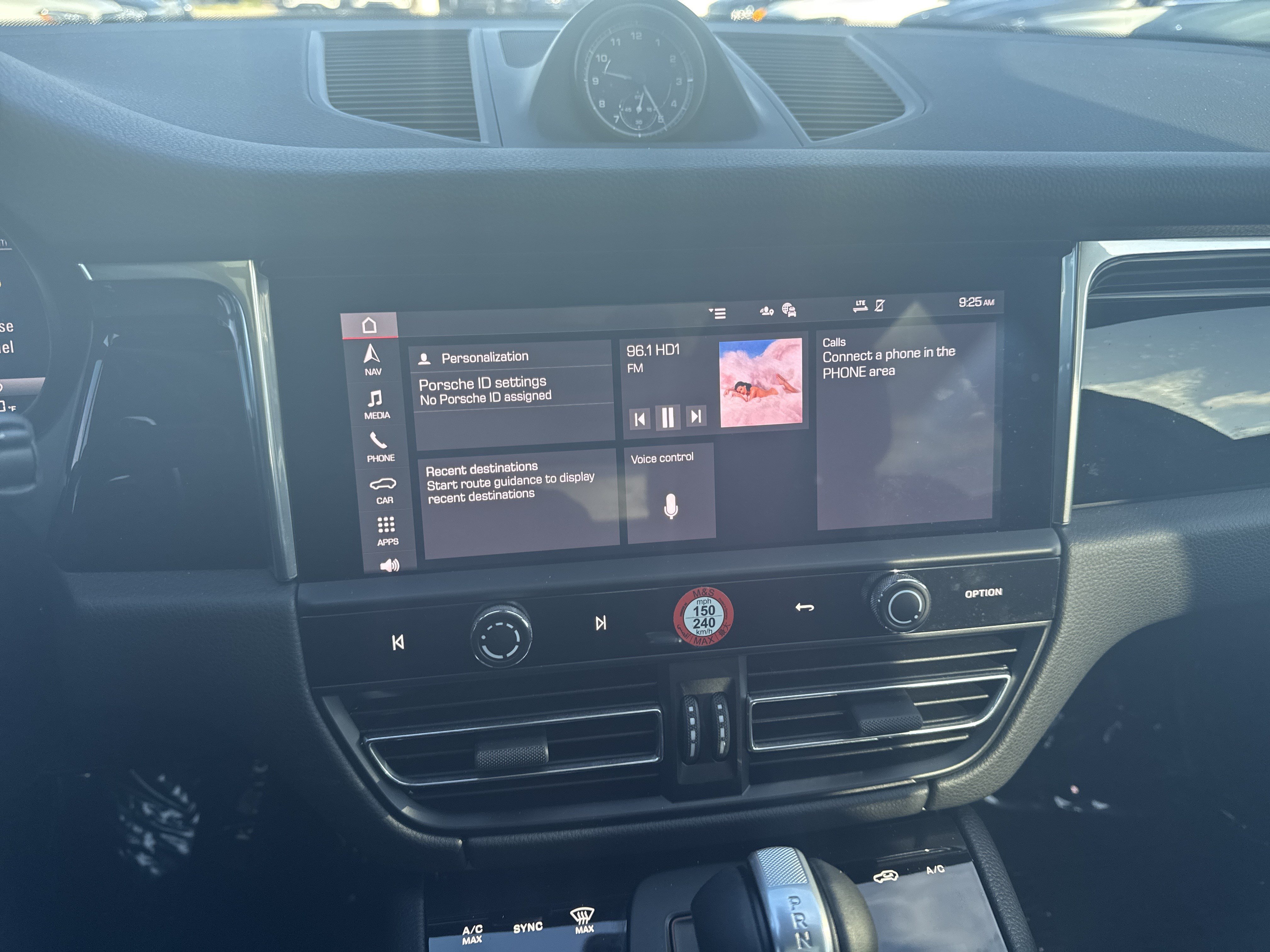 Used 2025 Porsche Macan AWD/4WD image 29