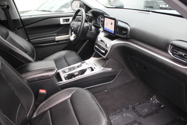 Used 2021 Ford Explorer XLT w/ Equipment Group 202A AWD/4WD image 38