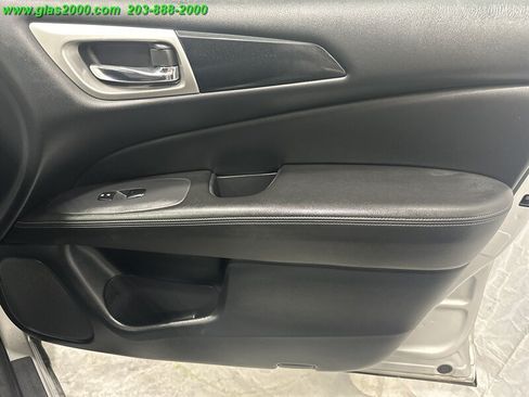 Used 2020 Nissan Pathfinder S AWD/4WD image 28