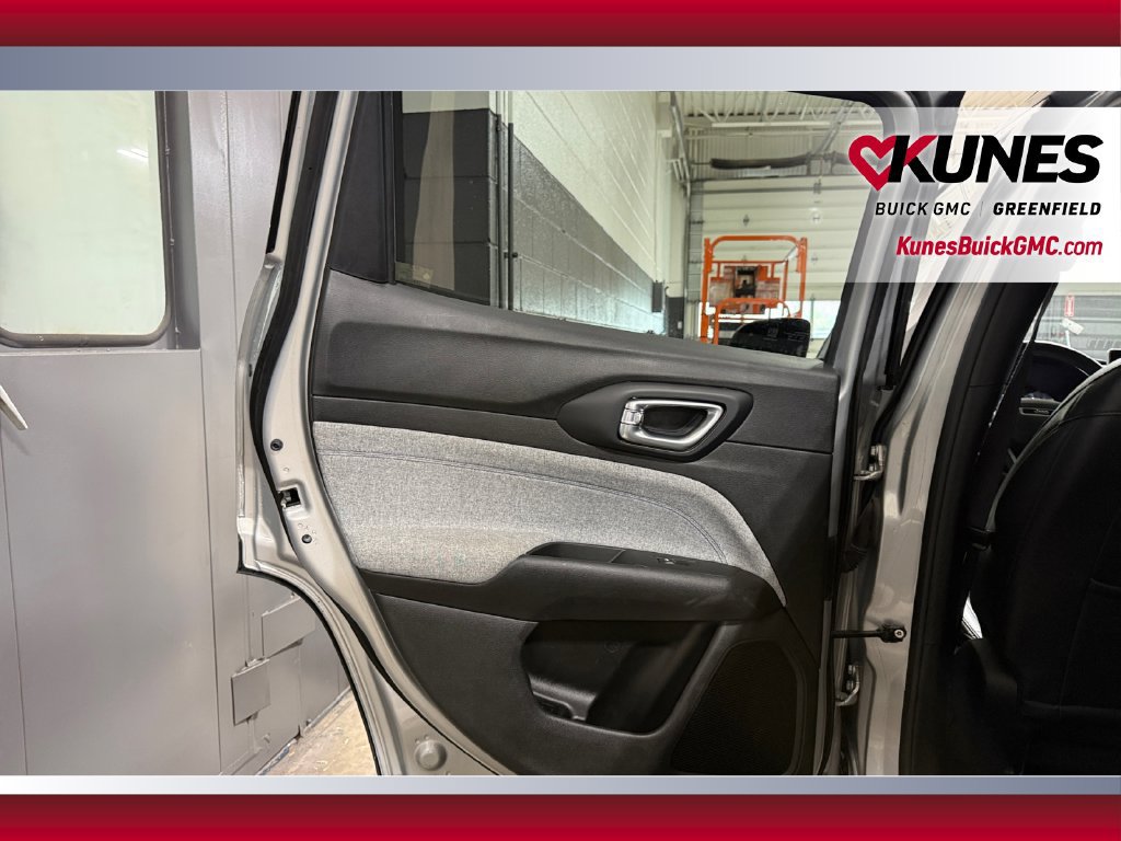 Used 2024 Jeep Compass Latitude AWD/4WD image 33