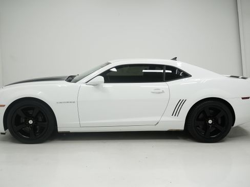 Used 2010 Chevrolet Camaro SS w/ Black Stripe Package RWD image 7